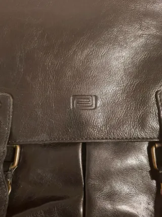 Maletín de piel negro