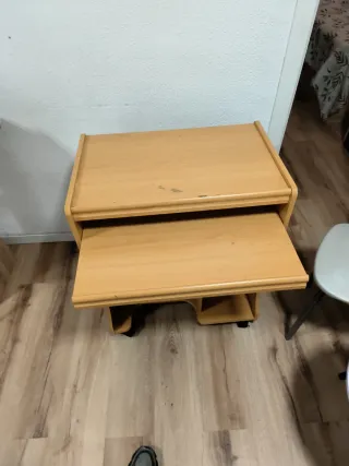 Mobile per computer con ruote