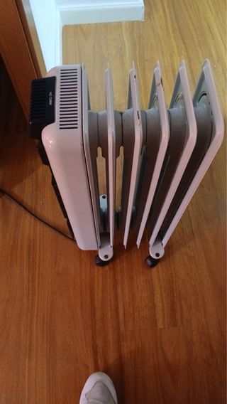 Radiador eléctrico blanco y negro