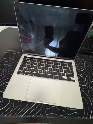 MacBook Pro Gris A2251 (No enciende)