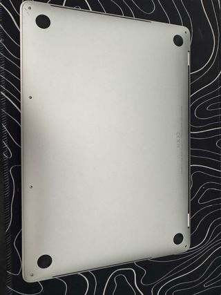 MacBook Pro Gris A2251 (No enciende)