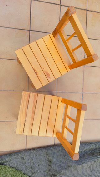 Sillas de madera infantiles (2 unidades)