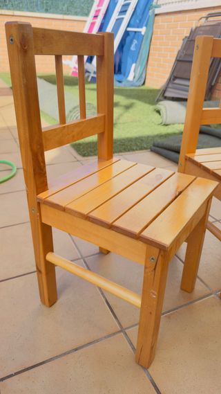 Sillas de madera infantiles (2 unidades)