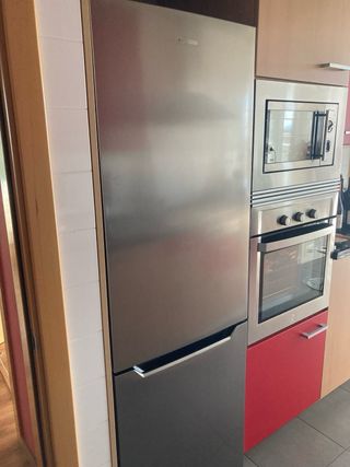 Nevera Jonson Combi Inox con 2 años de garantía.