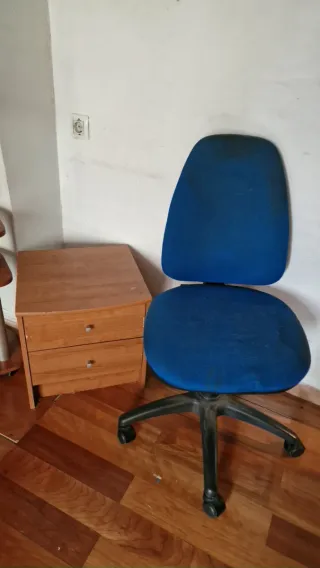 Lote Muebles Oficina: Sillas y Mesita