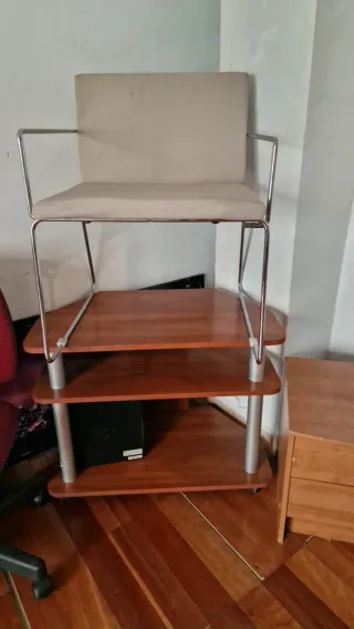 Lote Muebles Oficina: Sillas y Mesita