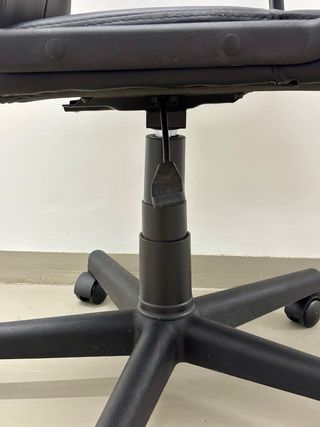 Silla de oficina negra