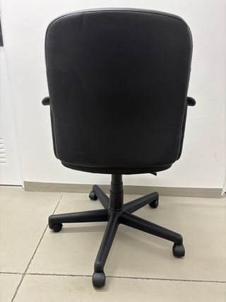 Silla de oficina negra