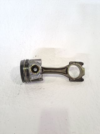 PISTON VOLKSWAGEN GOLF V BERLINA (1K1) (8)