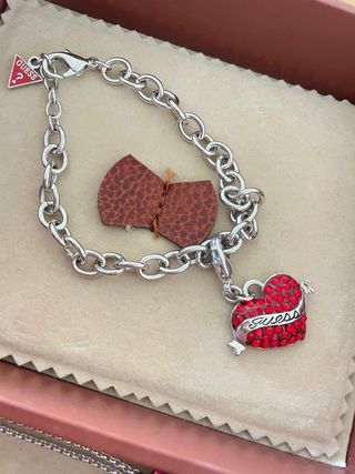 Pulsera Guess Corazón Rojo