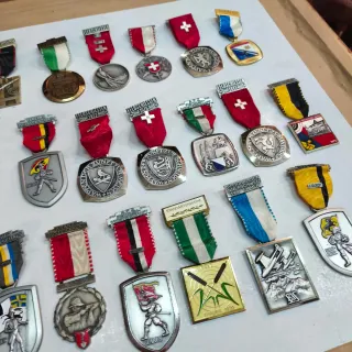 Medallas militares alemanas coleccionables y huevo