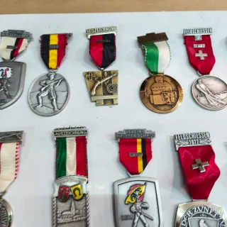 Medallas militares alemanas coleccionables y huevo