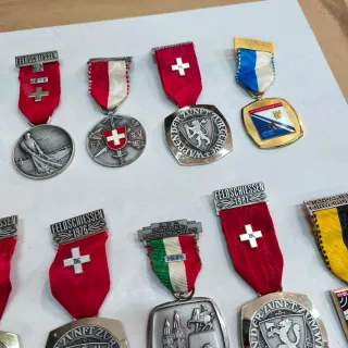 Medallas militares alemanas coleccionables y huevo
