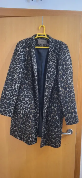 Chaquetón leopardo cortefiel talla L