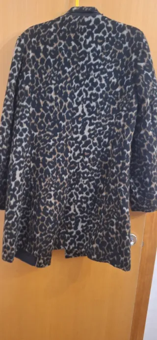 Chaquetón leopardo cortefiel talla L
