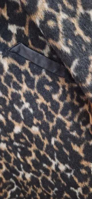 Chaquetón leopardo cortefiel talla L