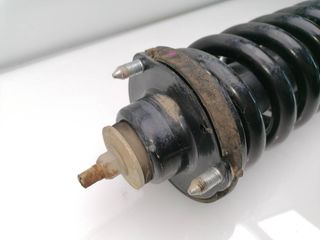 AMORTIGUADOR DELANTERO DERECHO TOYOTA HILUX (GUN1)