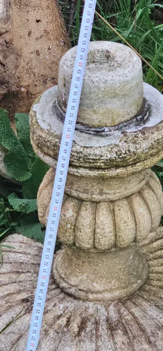 Fuente de agua de piedra