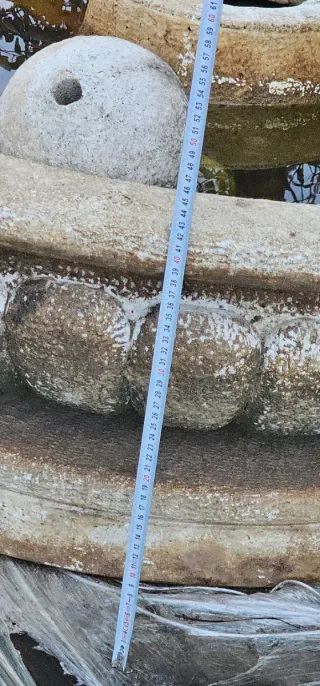 Fuente de agua de piedra