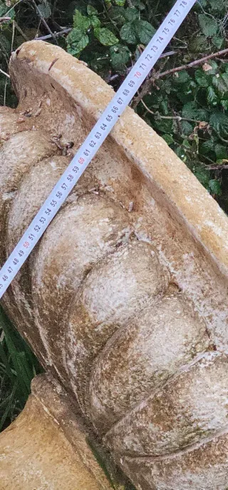 Fuente de agua de piedra