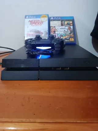 PS4 (PlayStation 4) Negra + 2 Juegos