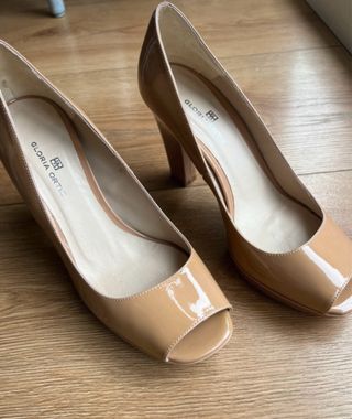 Zapatos Gloria Ortiz Peep Toe Tacón Beige