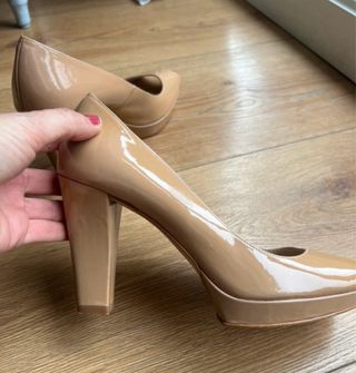 Zapatos Gloria Ortiz Peep Toe Tacón Beige