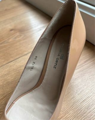 Zapatos Gloria Ortiz Peep Toe Tacón Beige