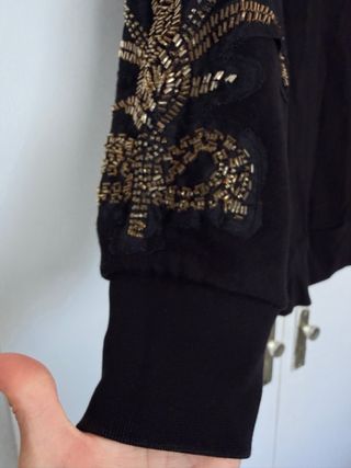 Sudadera Gucci Negra con Detalles Dorados