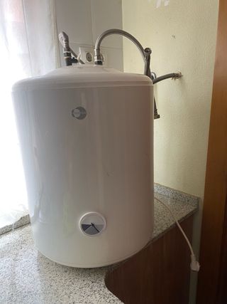 Termotanque eléctrico blanco
