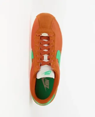 Zapatilla Deportiva Nike Cortez Textil Naranja.