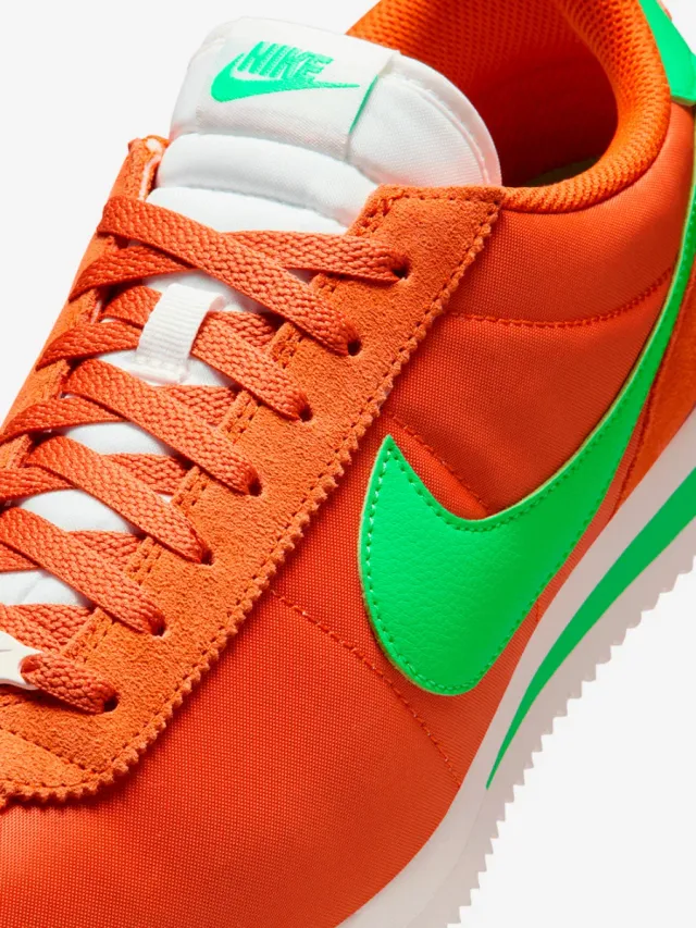 Zapatilla Deportiva Nike Cortez Textil Naranja.