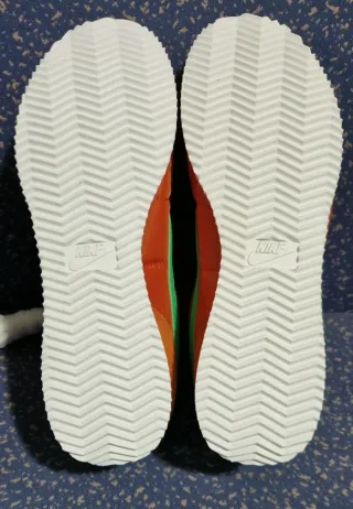 Zapatilla Deportiva Nike Cortez Textil Naranja.