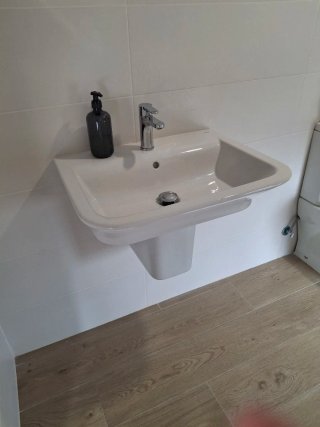 Lavabo de cerámica clásico