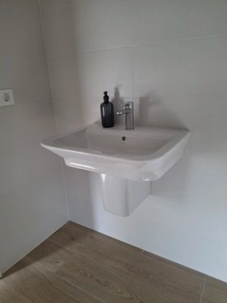 Lavabo de cerámica clásico