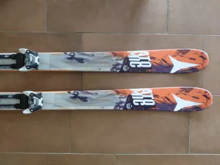 Esquís de travesía Atomic Backland 85 + pieles