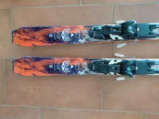 Esquís de travesía Atomic Backland 85 + pieles