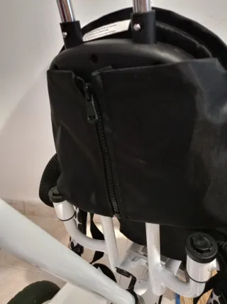 Triciclo para empujar  y pedalear con sombrilla