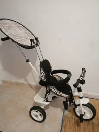 Triciclo para empujar  y pedalear con sombrilla