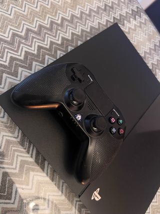 PS4 1TB Negra - Buen Estado