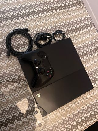 PS4 1TB Negra - Buen Estado