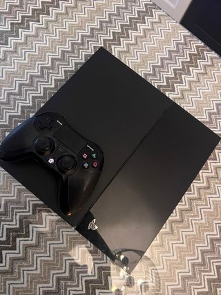 PS4 1TB Negra - Buen Estado