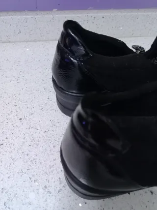 Zapatos negros cuña cremallera n.39