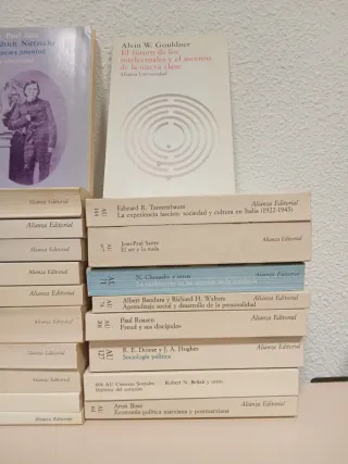Libros variados alianza universidad