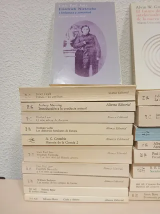 Libros variados alianza universidad