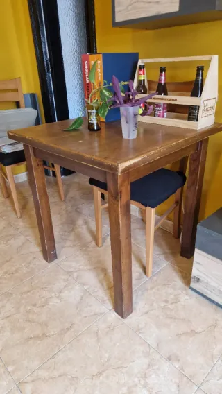 Mesa de madera rústica