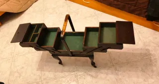 Scatola da lavoro in legno con manico