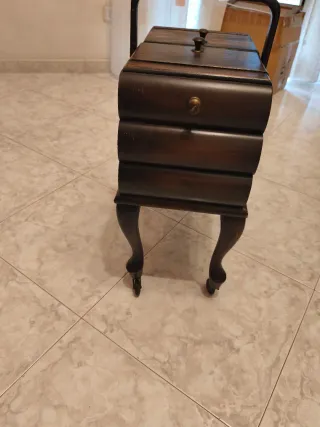 Scatola da lavoro in legno con manico