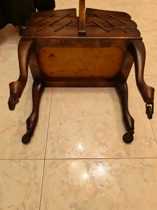 Scatola da lavoro in legno con manico