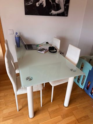 Urge Mesa Comedor Cristal Patas Blancas 140x80